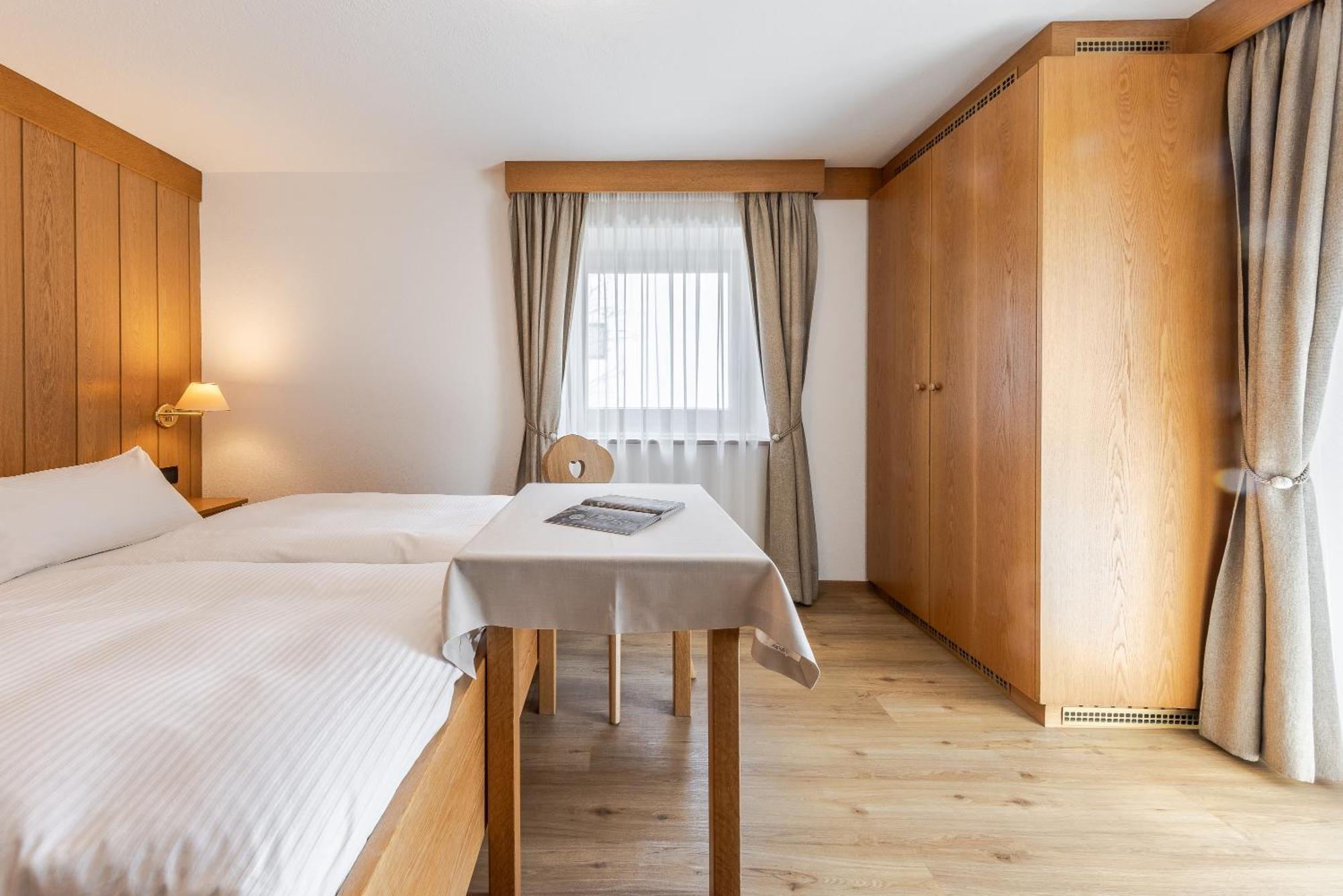Villa Resi B&B Corvara In Badia Bagian luar foto