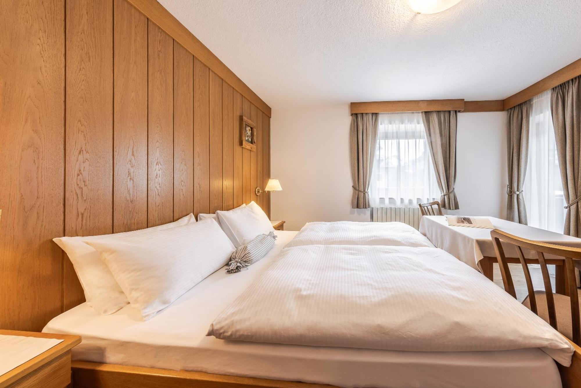 Villa Resi B&B Corvara In Badia Bagian luar foto
