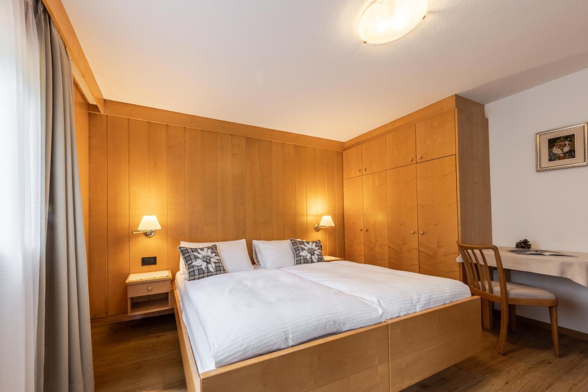 Villa Resi B&B Corvara In Badia Bagian luar foto