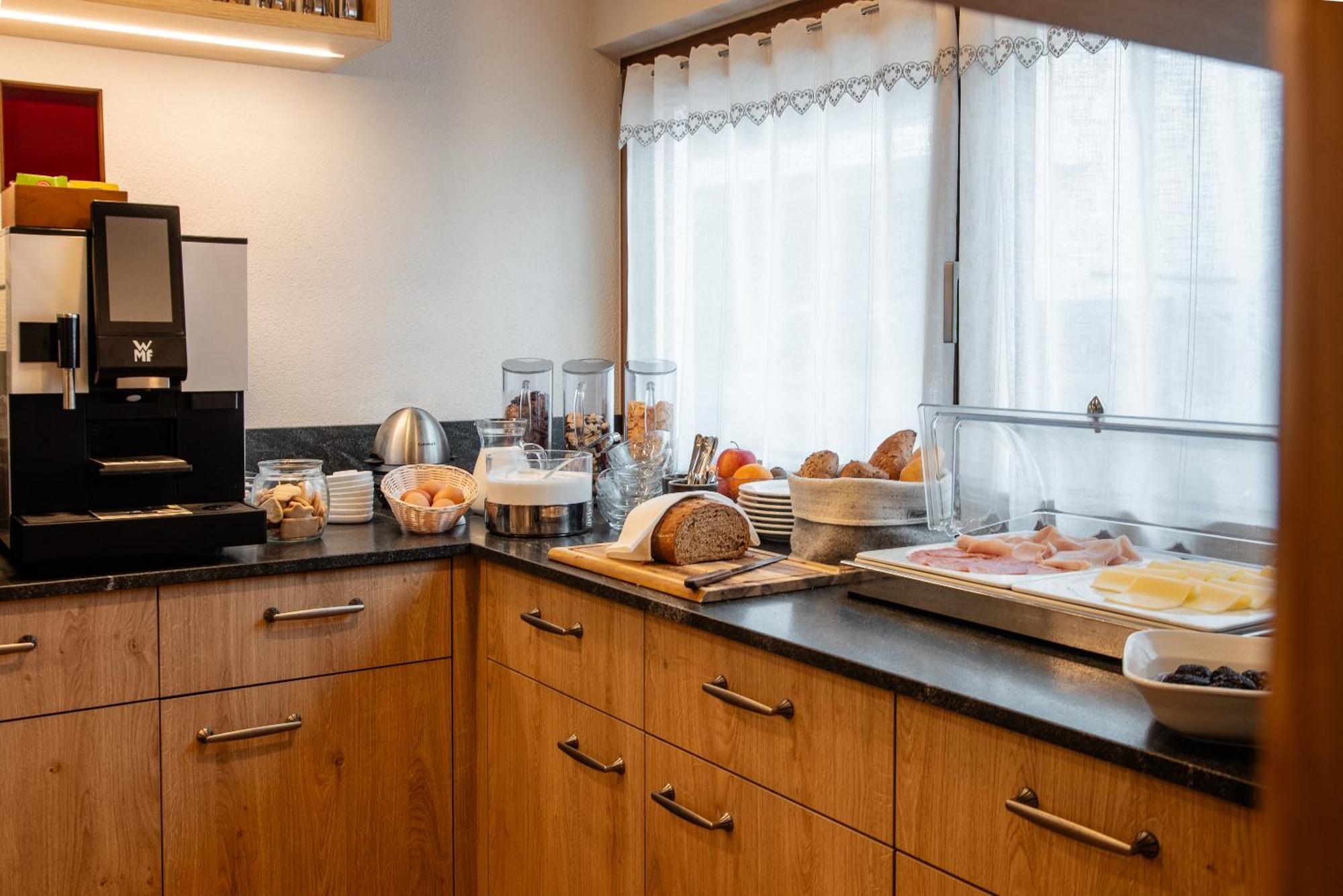 Villa Resi B&B Corvara In Badia Bagian luar foto